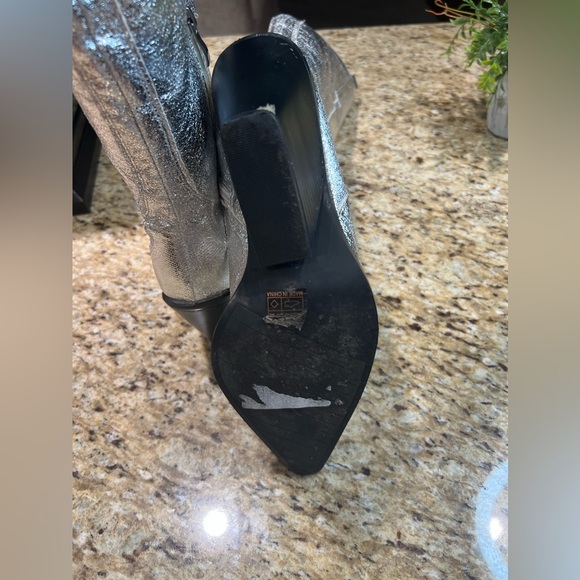 PrettyLittleThing SILVER METALLIC WESTERN POINTED WEDGE HEELED KNEE BOOTS 9 - Picture 13 of 14